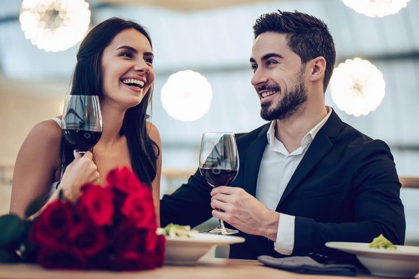 cómo conseguir novia primera cita