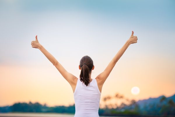 mujer haciendo deporte preparándose para su primera cita