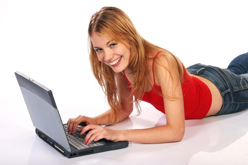 Mujer chateando